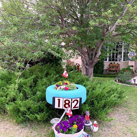 Brother Li Homestay YYC Eksteriør bilde